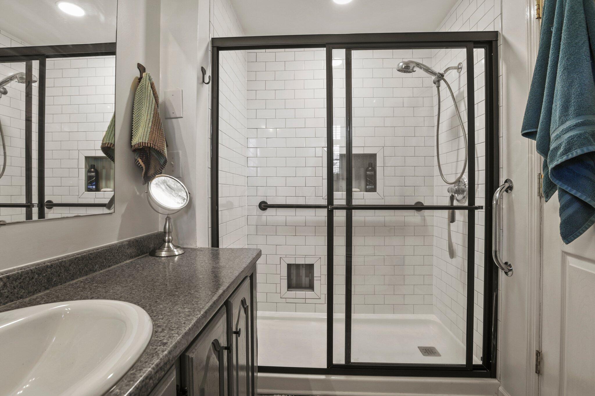 5575 Broadview Road Columbus, OH 43230 - Photo 40 of 66 Owner's Bath