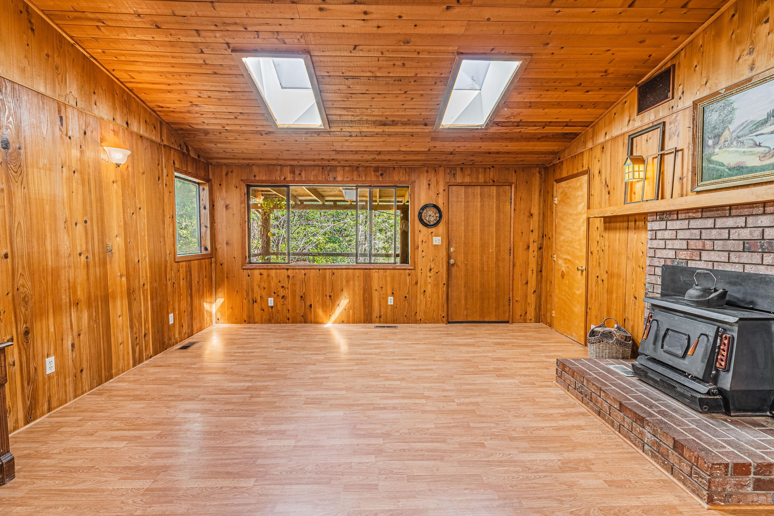 2000 Crow Rd, Merlin, OR 97532-3
