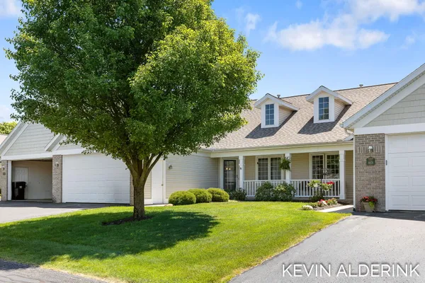 $379,900 | 8872 Peninsula Court, Zeeland, MI 49464