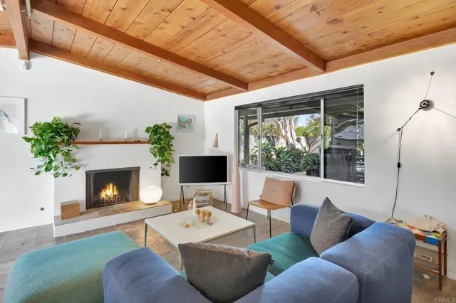 $2,450,000 | 1004 Nardo Road, Encinitas, CA 92024