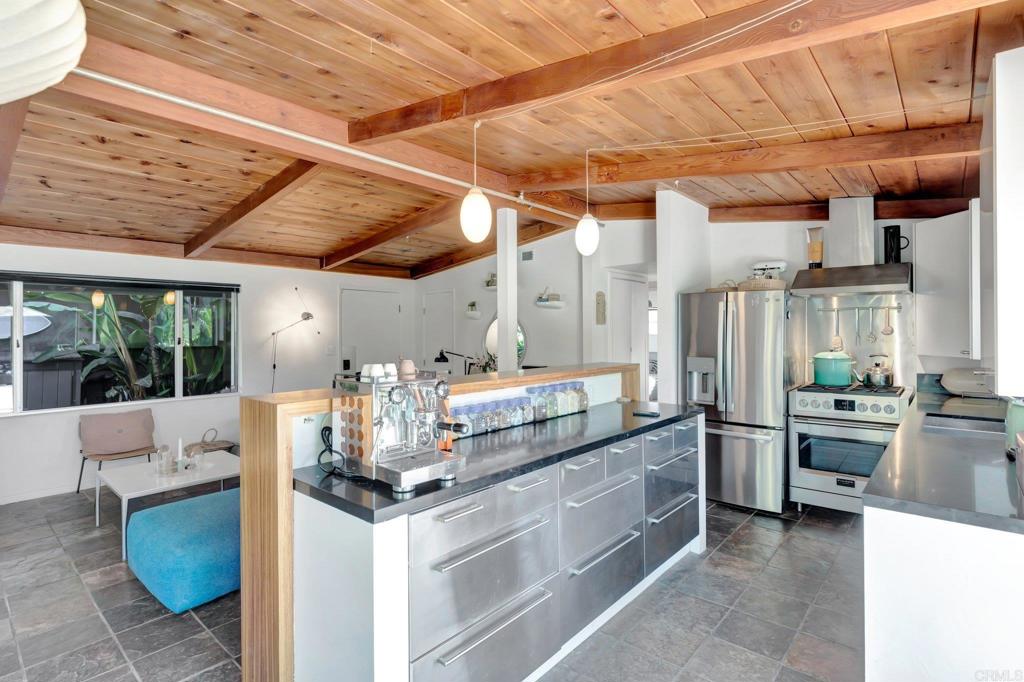 1004 Nardo Road Encinitas, CA 92024 - Photo 18 of 55