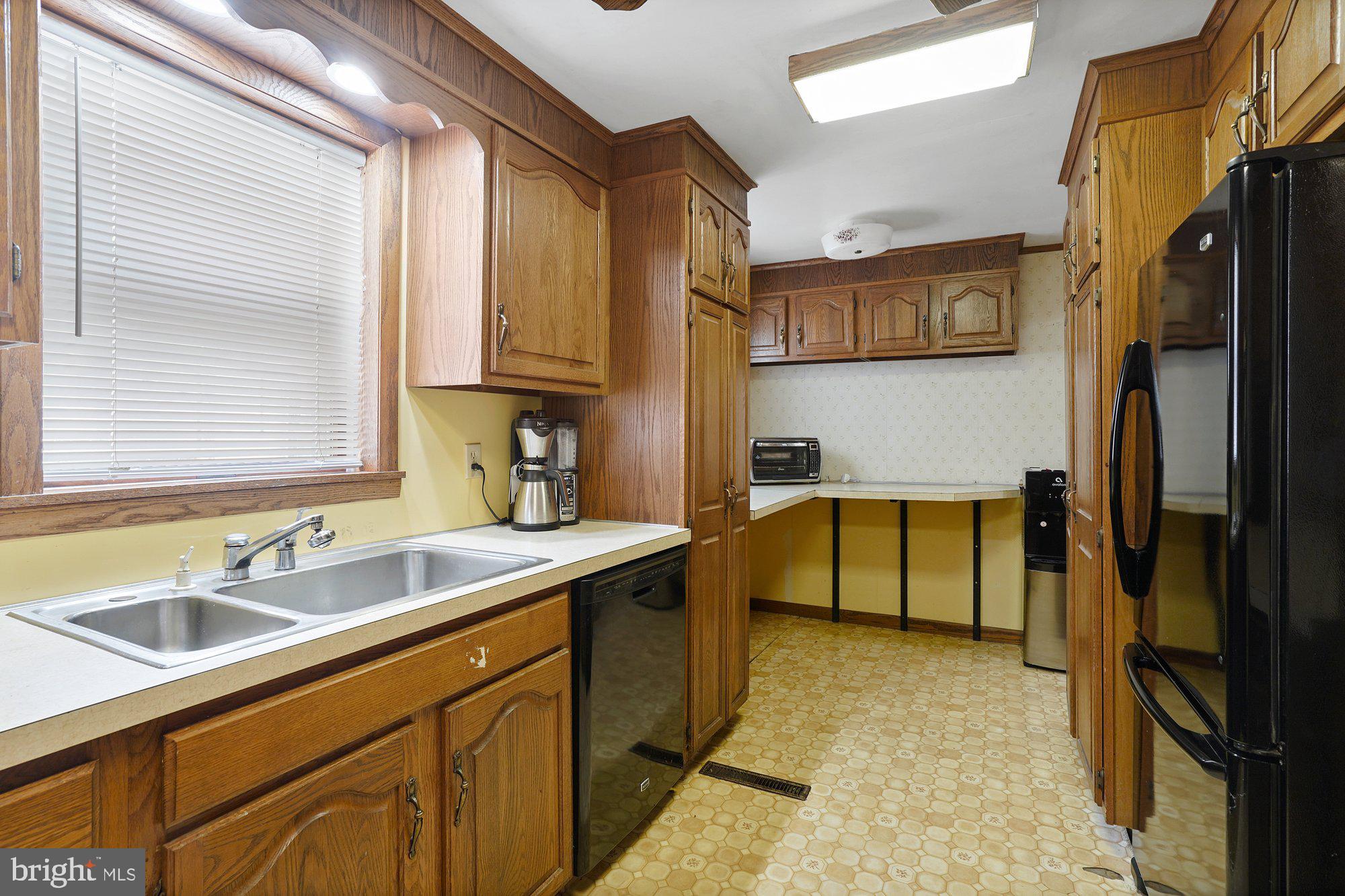 746 Fritztown Road Sinking Spring, PA 19608 - Photo 9 of 25 Kitchen