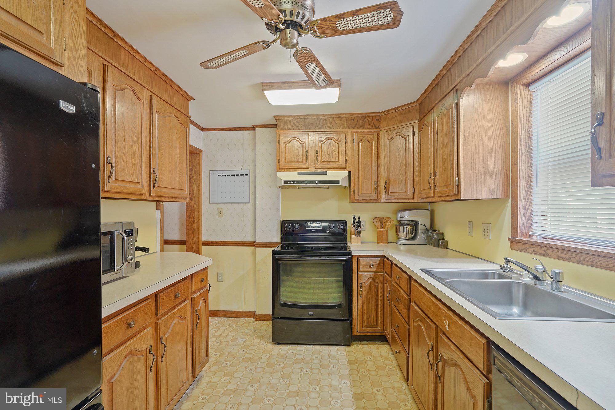 746 Fritztown Road Sinking Spring, PA 19608 - Photo 10 of 25 Kitchen