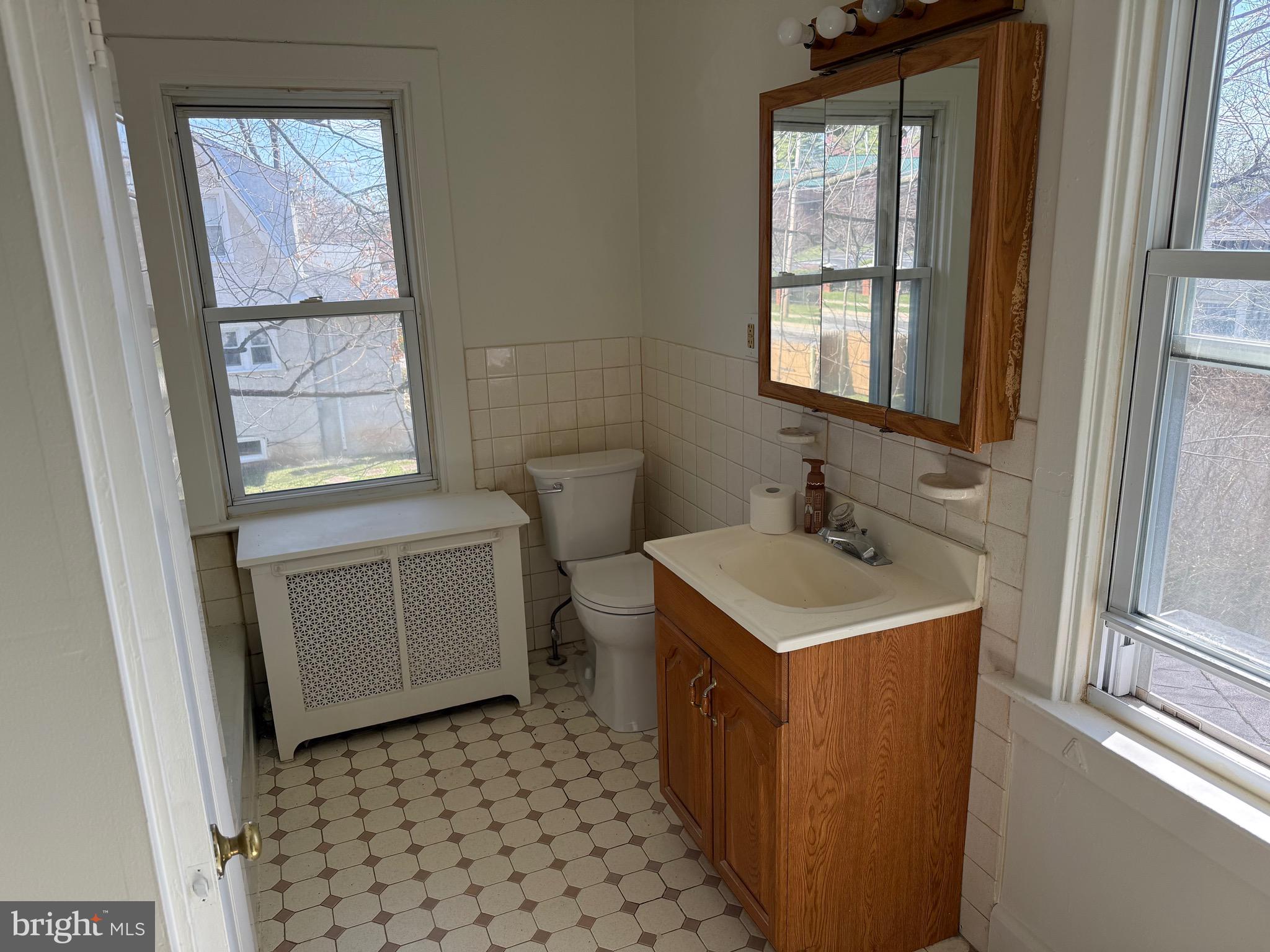 3202 Swede Road Norristown, PA 19401 - Photo 7 of 13 Full bathroom
