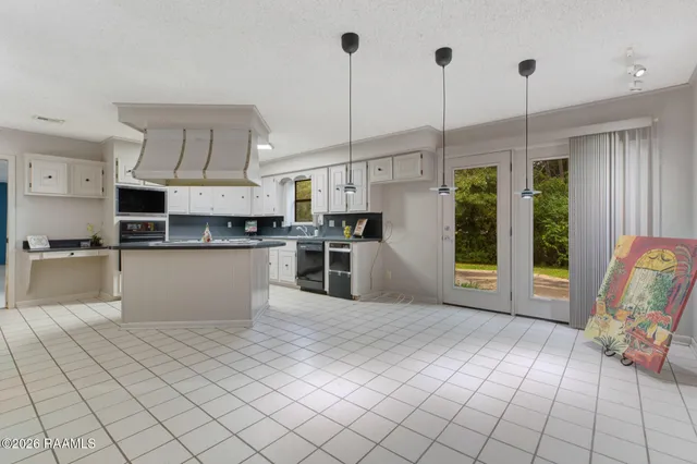 $350,000 | 7867 Main Street, St. Martinville, LA 70582