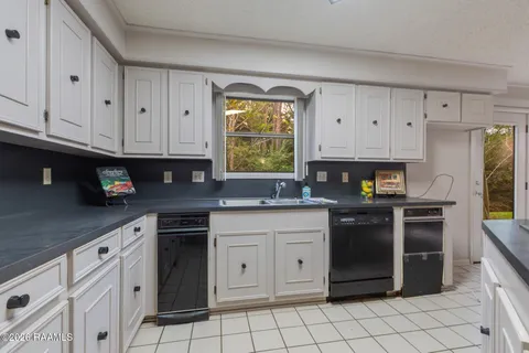 $300,000 | 7867 Main Street, St. Martinville, LA 70582