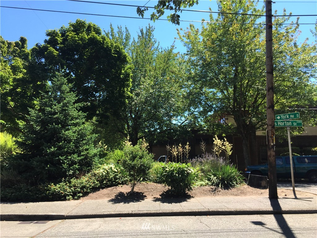 3301 York Road South Seattle, WA 98144 - Photo 14 of 21 a view of a garden
