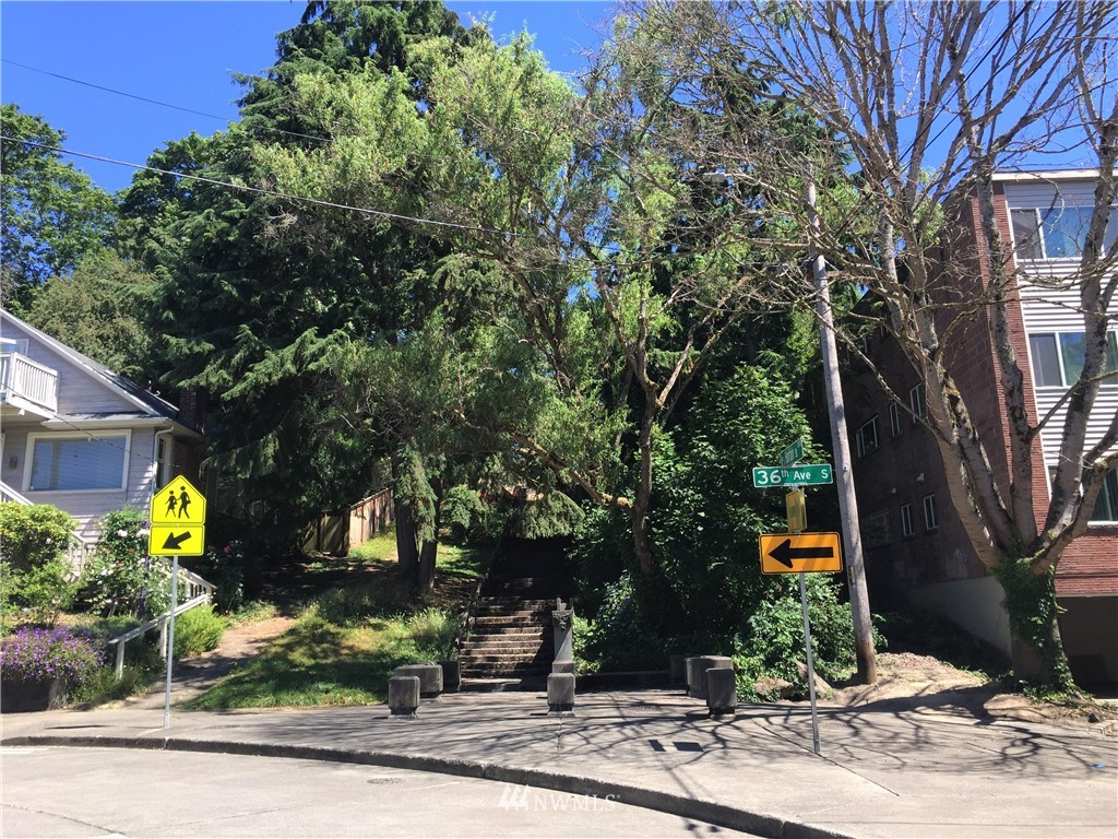 3301 York Road South Seattle, WA 98144 - Photo 15 of 21 a front view of a house with garden