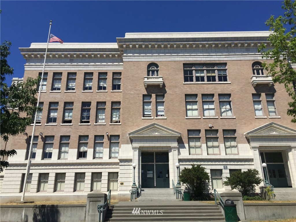 3301 York Road South Seattle, WA 98144 - Photo 19 of 21 a front view of a building