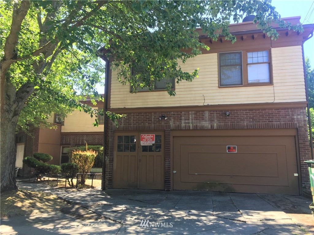 3301 York Road South Seattle, WA 98144 - Photo 6 of 21 a front view of a house with yard
