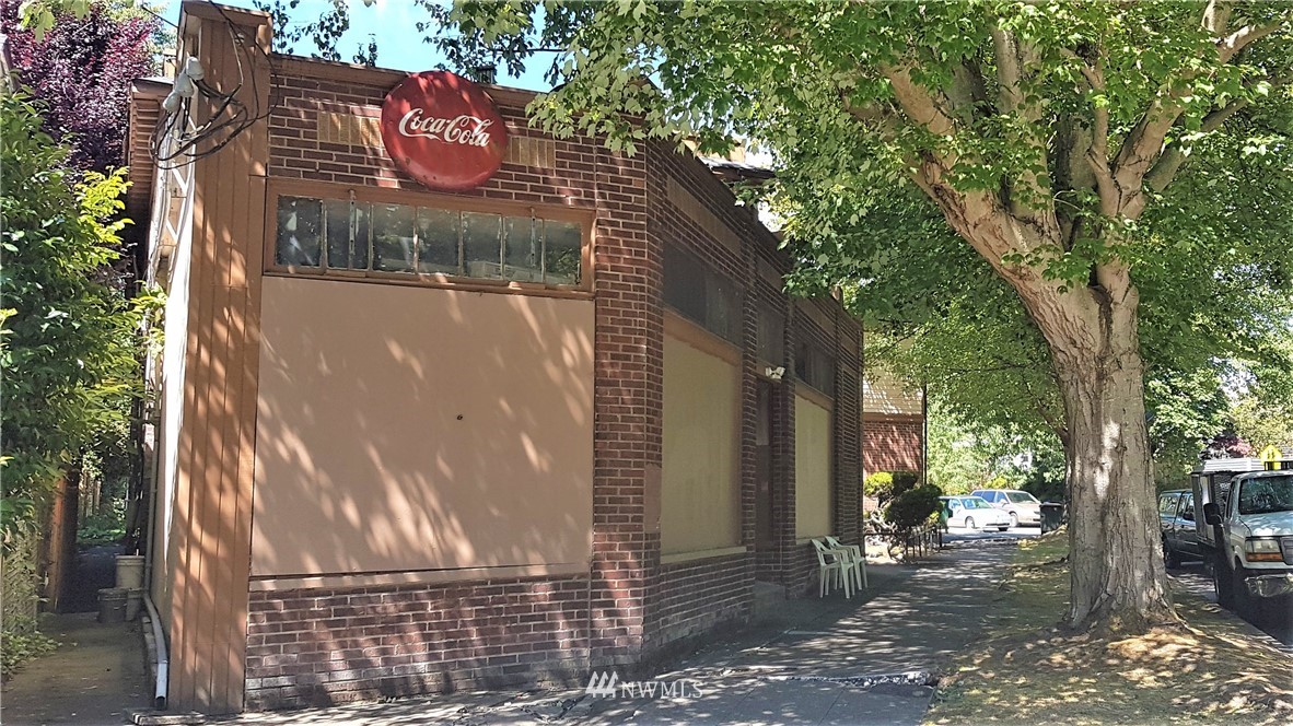 3301 York Road South Seattle, WA 98144 - Photo 9 of 21 a sign that is on the side of a road