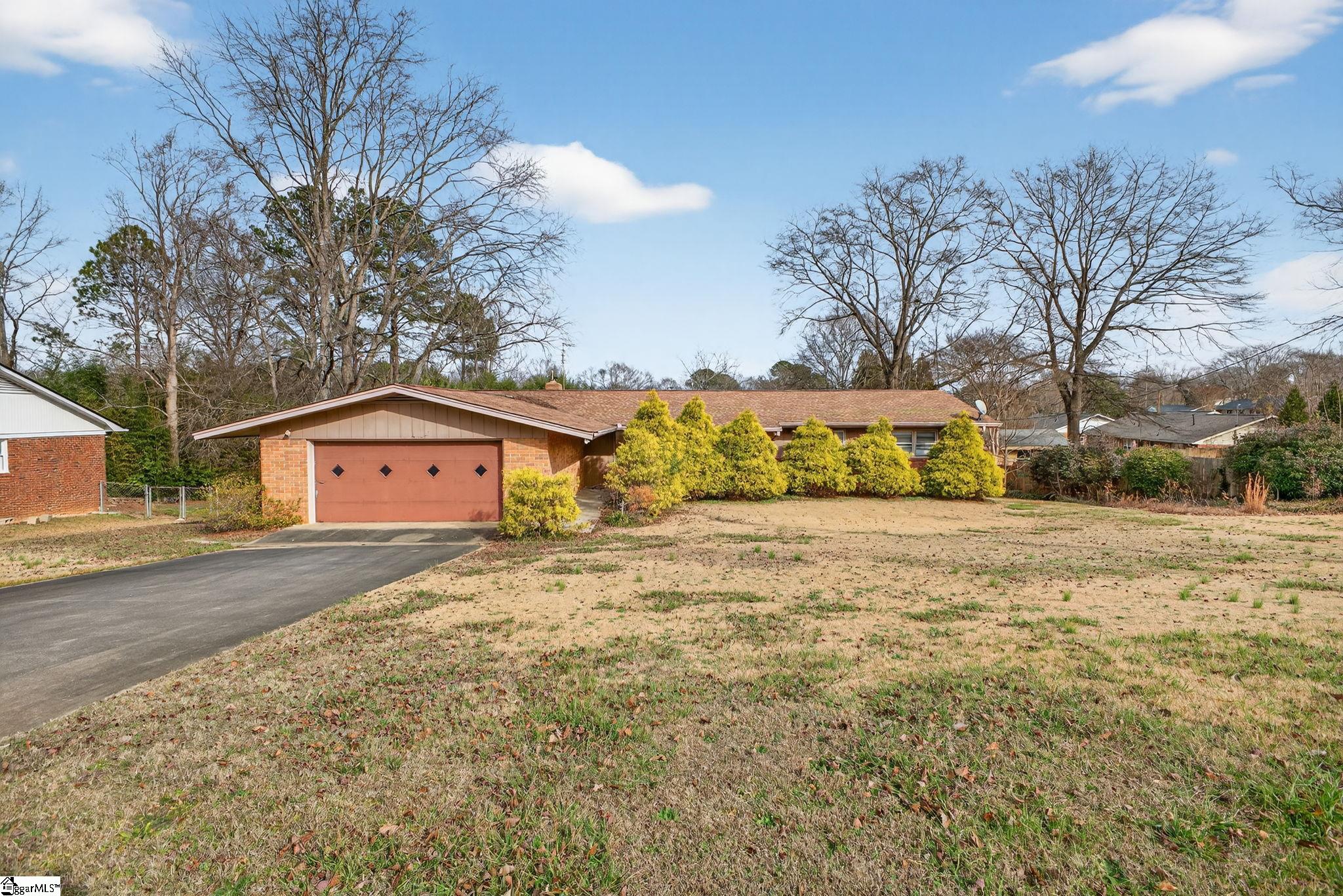 104 Iverson Street Greenville, SC 29615 - Photo 2 of 25
