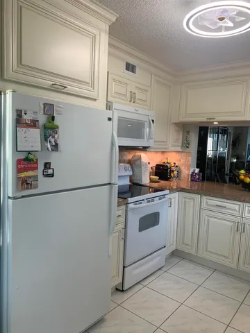 $200,000 | 7216 South Devon Drive, Unit 212, Tamarac, FL 33321