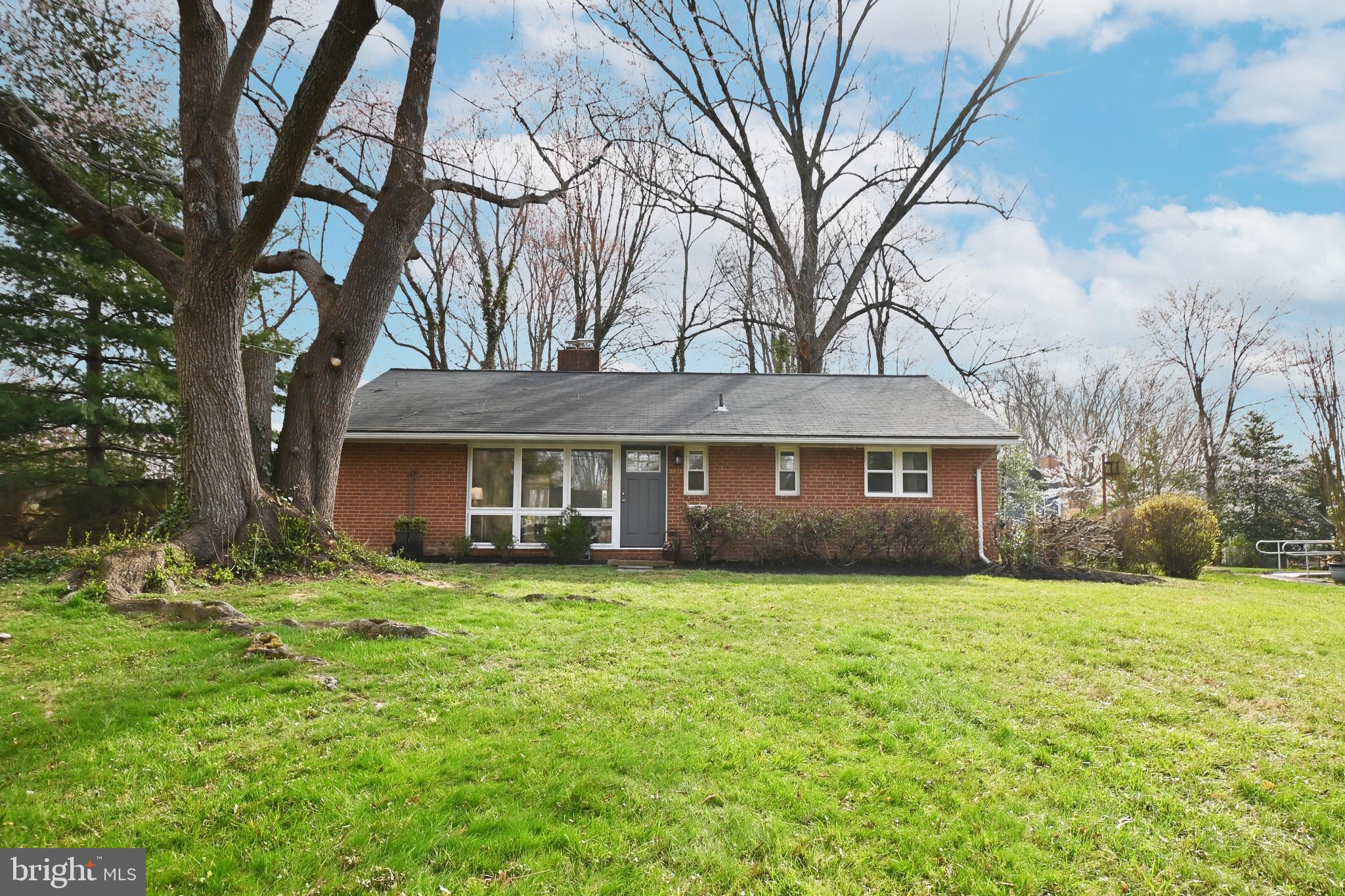 5412 Fremont Street Springfield, VA 22151 - Photo 1 of 36 Front View