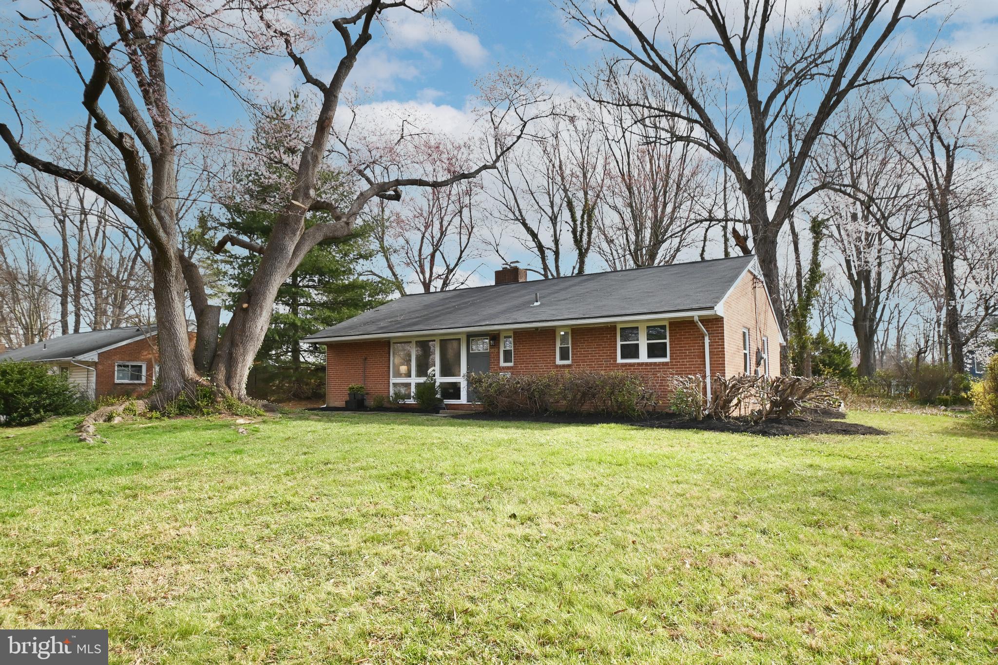 5412 Fremont Street Springfield, VA 22151 - Photo 2 of 36 Side View