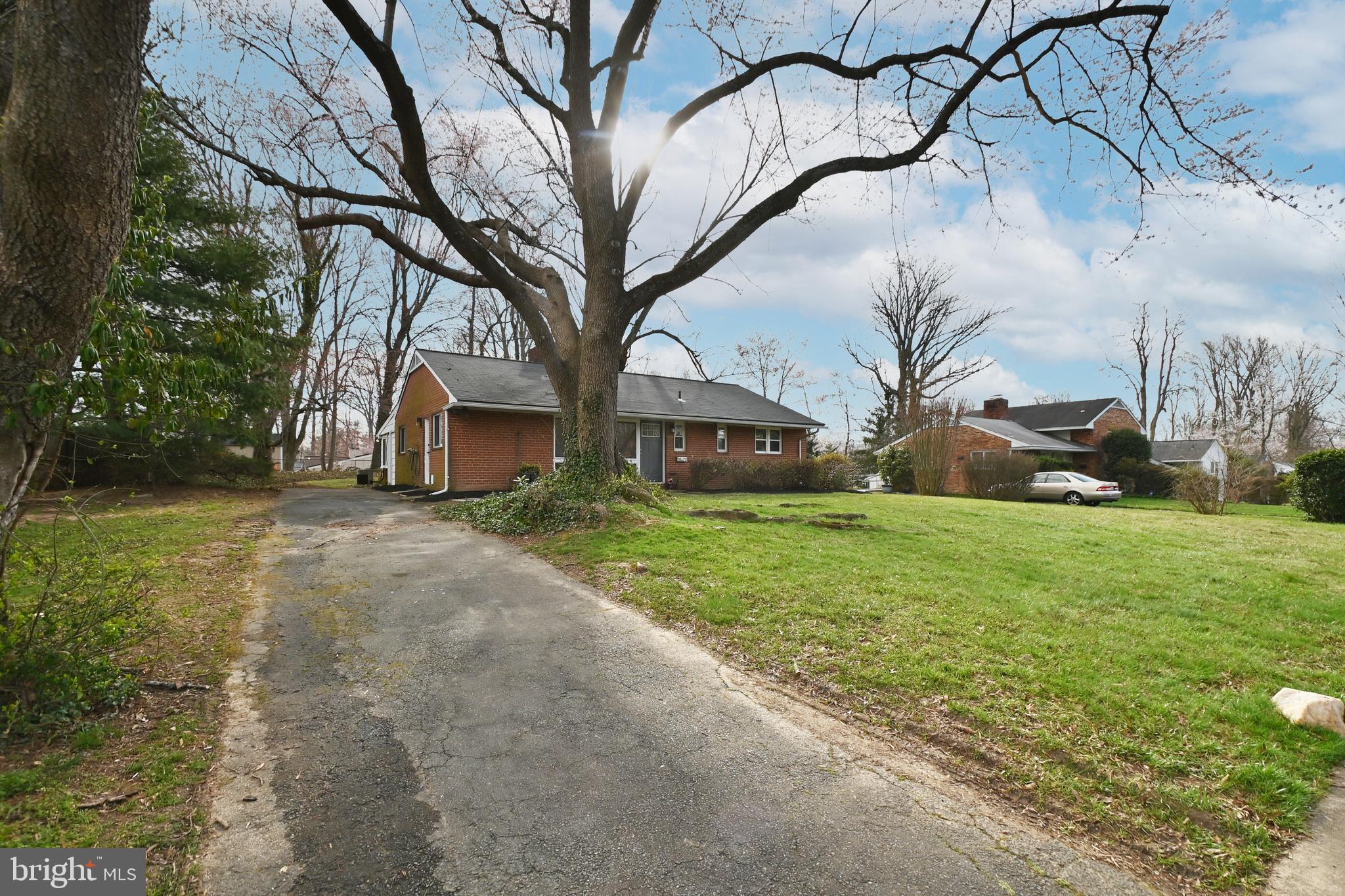 5412 Fremont Street Springfield, VA 22151 - Photo 3 of 36 2nd Side View with Ample off Street Parking