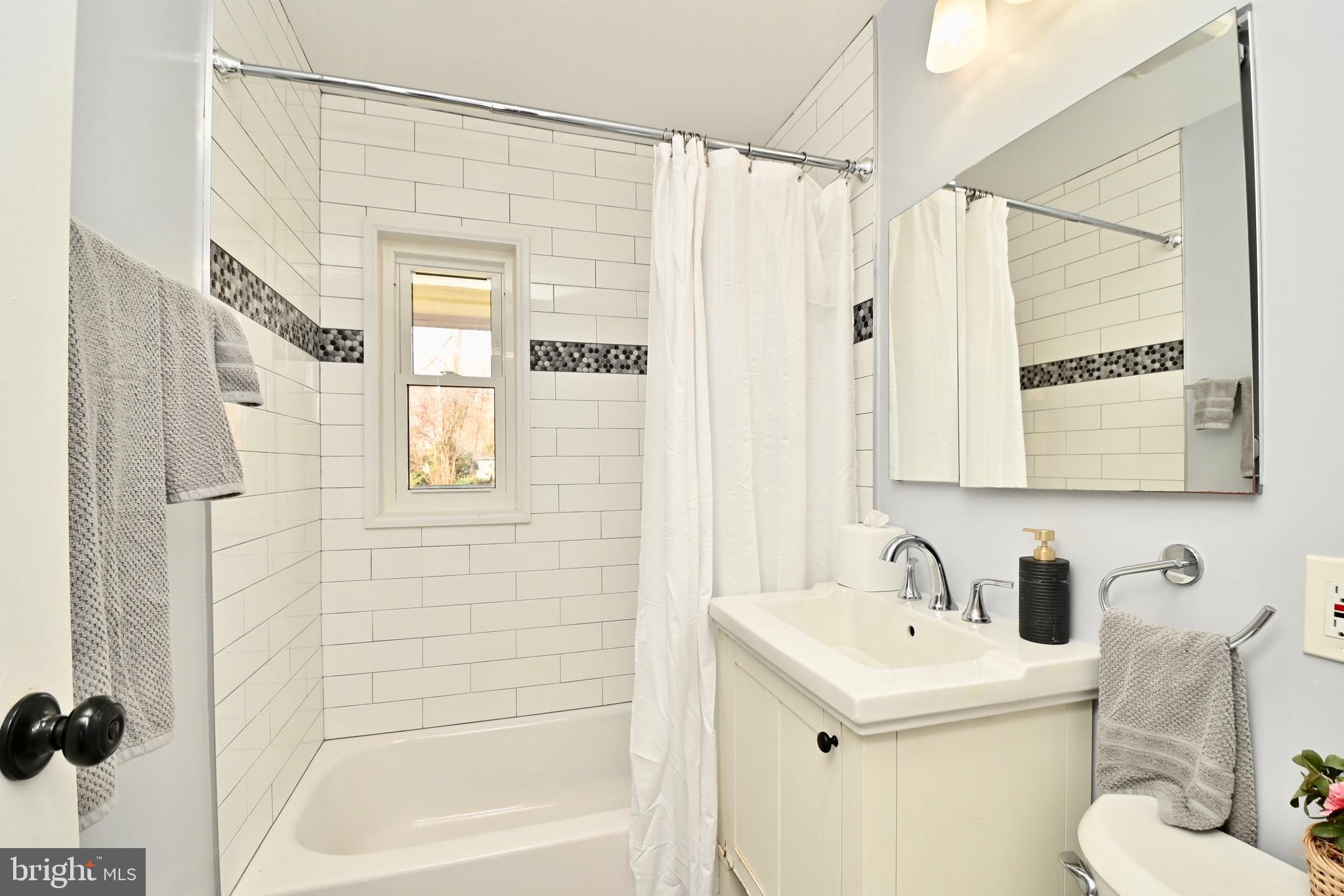 5412 Fremont Street Springfield, VA 22151 - Photo 32 of 36 Hall Bath 2nd View