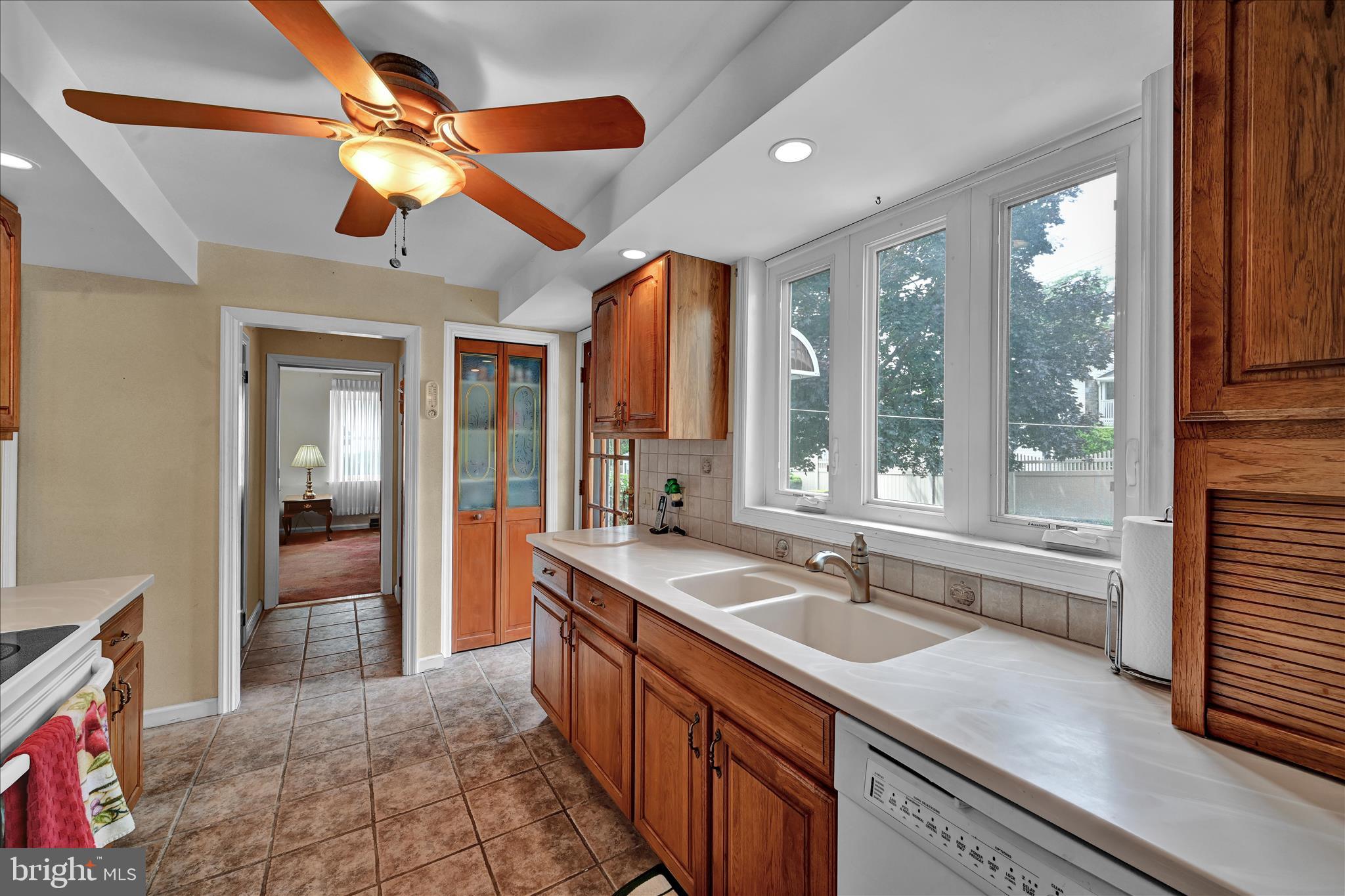 526 Argyle Road Drexel Hill, PA 19026 - Photo 17 of 42 Kitchen