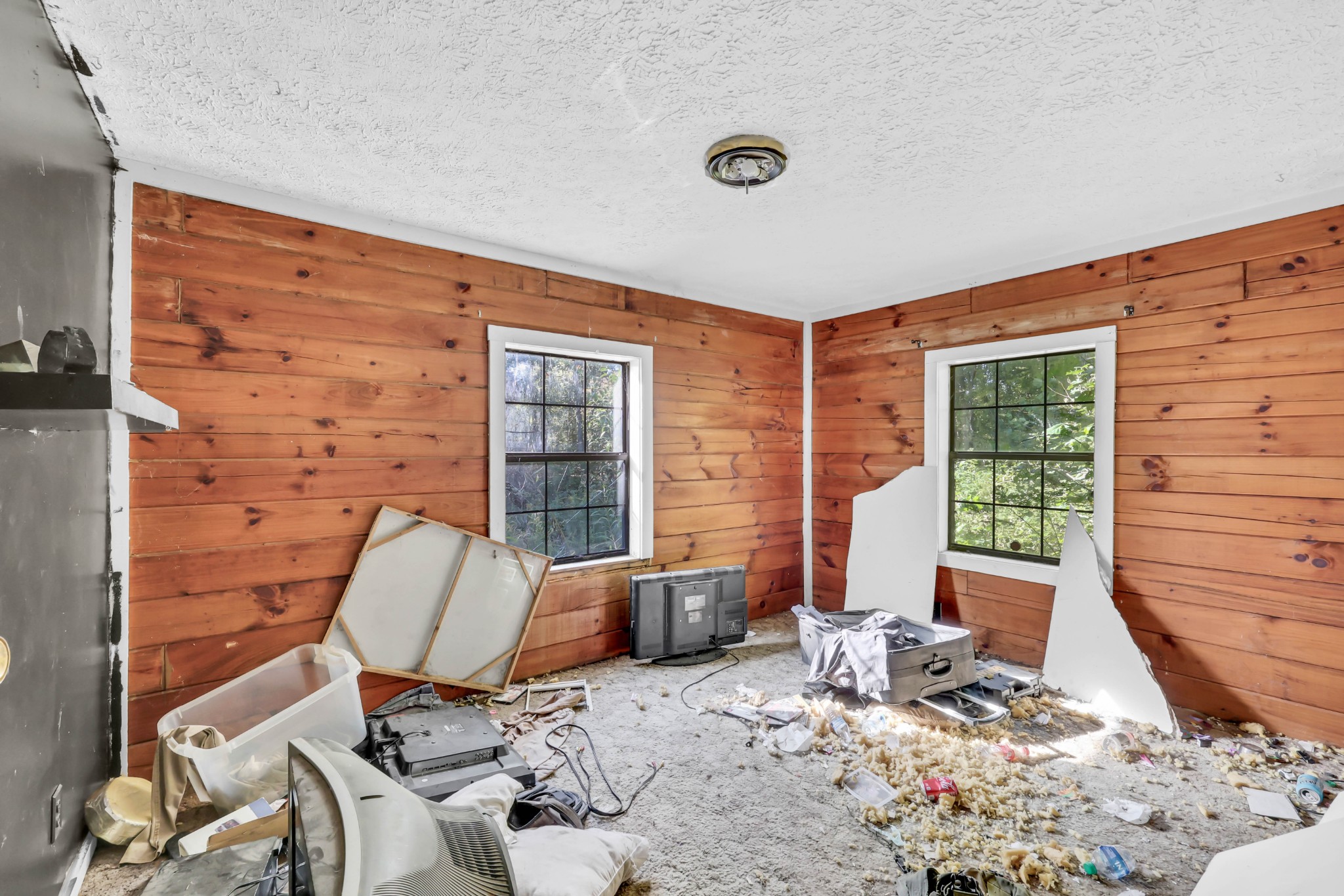 348 Shepherd Hollow Road Indian Mound, TN 37079 - Photo 19 of 23 a bedroom with furniture and a window
