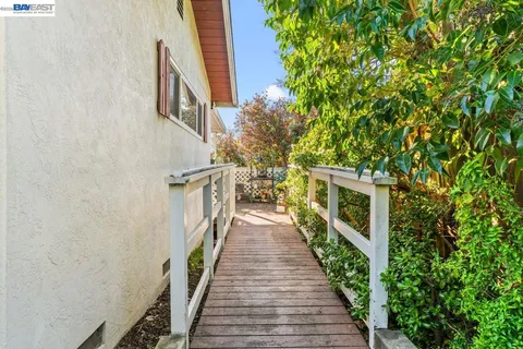 $998,000 | 674 Gleneagle Avenue, Hayward, CA 94544