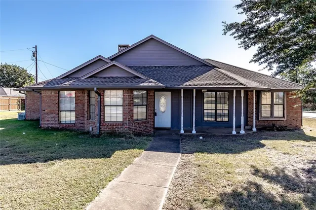 $220,000 | 308 Bear Creek Drive, Ferris, TX 75125