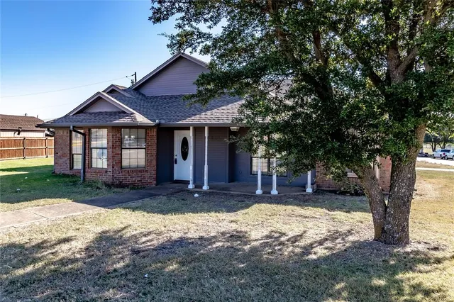 $220,000 | 308 Bear Creek Drive, Ferris, TX 75125