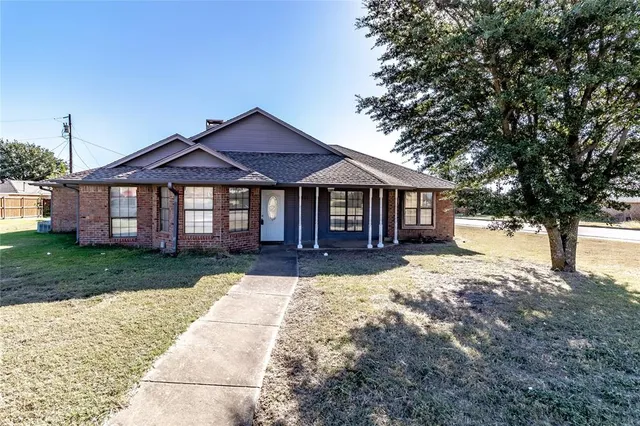 $220,000 | 308 Bear Creek Drive, Ferris, TX 75125
