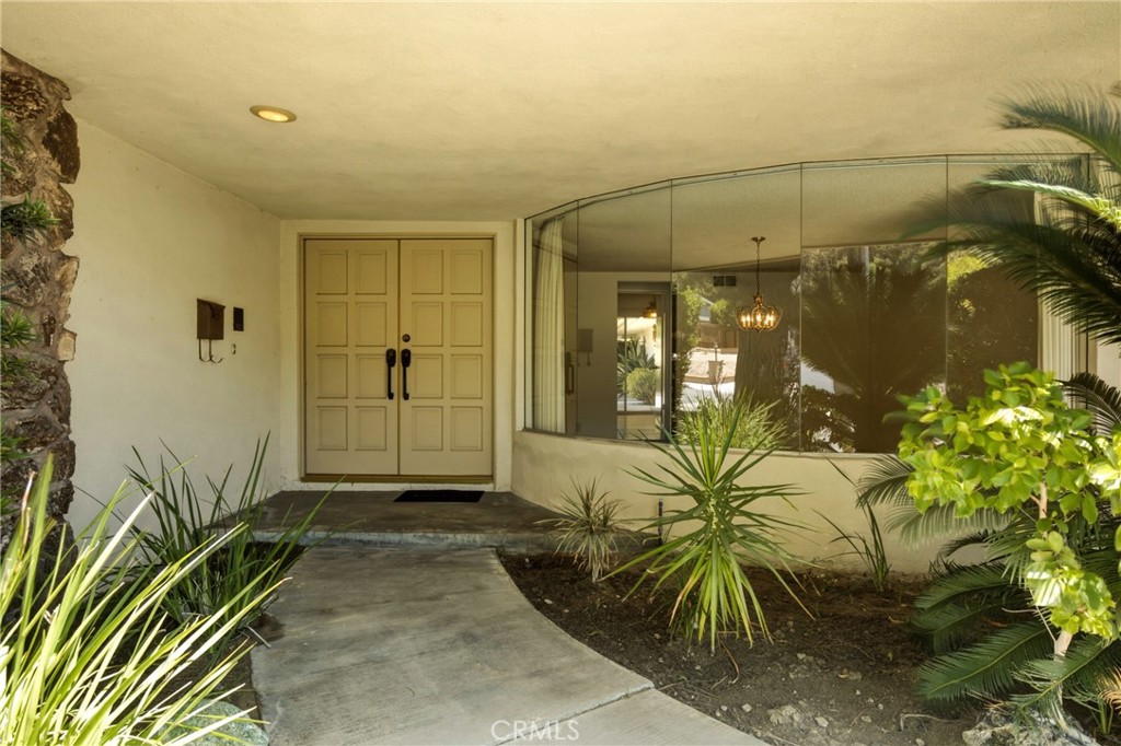 1716 Greenbriar Road Glendale, CA 91207 - Photo 3 of 31 Glass Ribbon Window