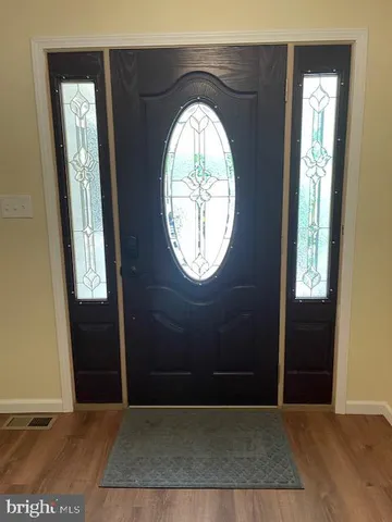 an entryway view with a garden view
