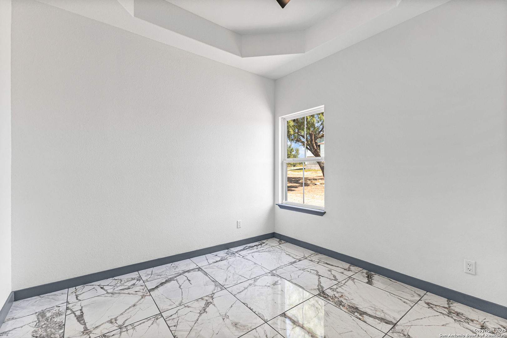 133 Flor Del Sol Road San Antonio, TX 78264 - Photo 19 of 28 an empty room with windows