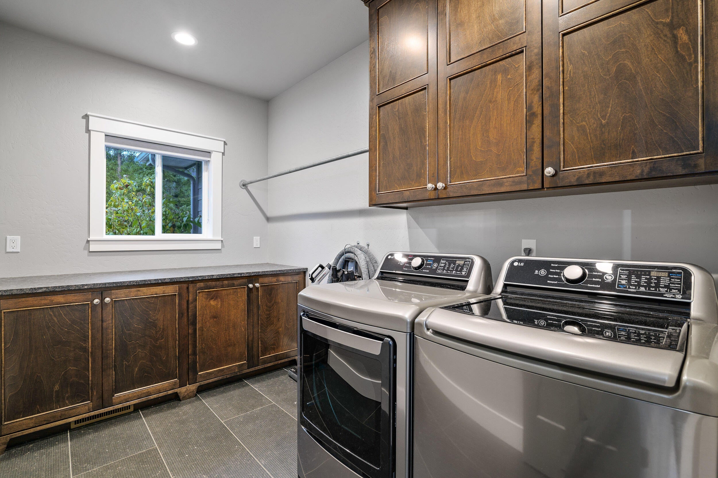 112 Carmel Road Rogue River, OR 97537 - Photo 6 of 73 112CarmelDr-017
