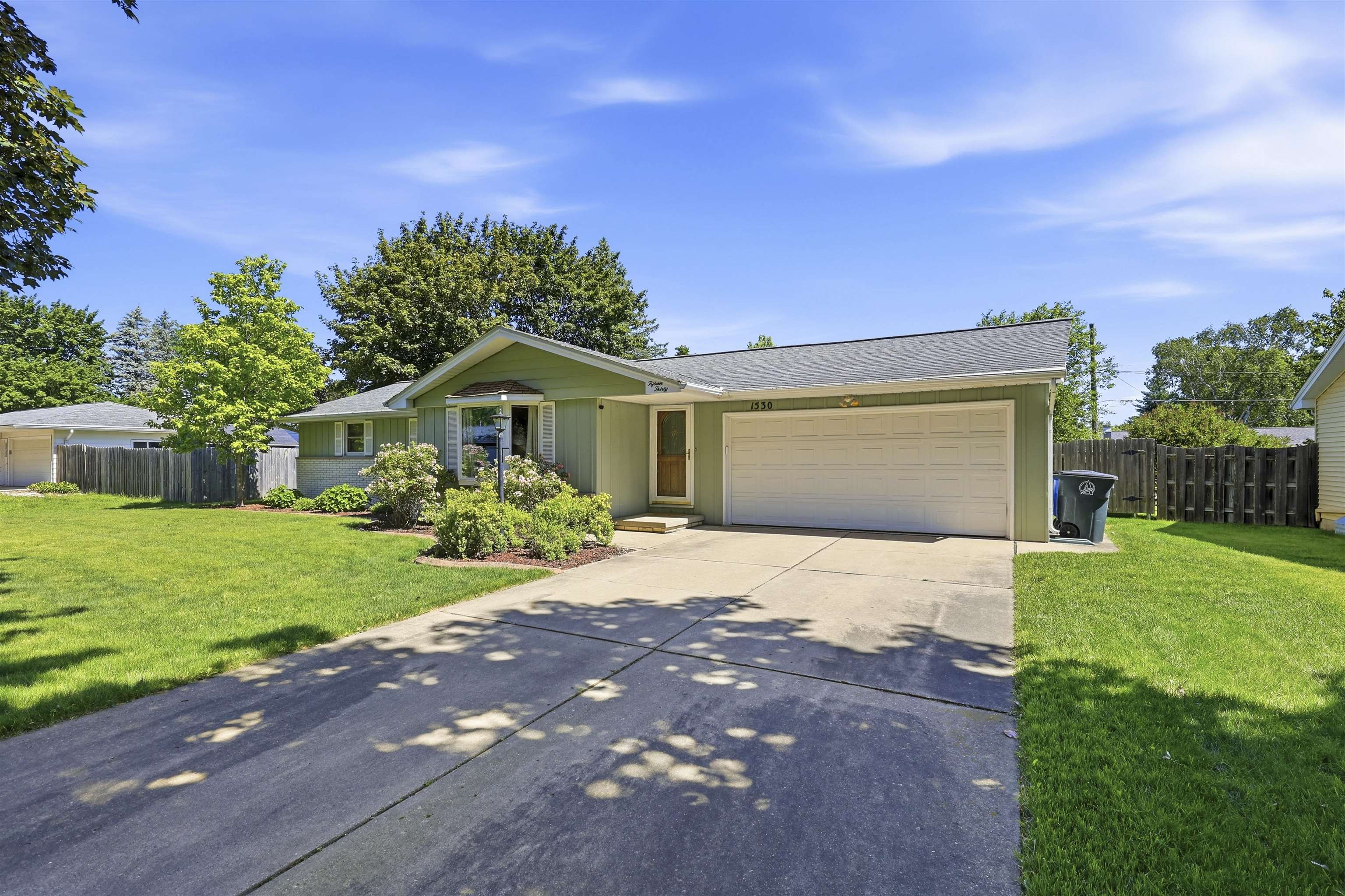 1530 Glen Road Green Bay, WI 54313 - Photo 1 of 34