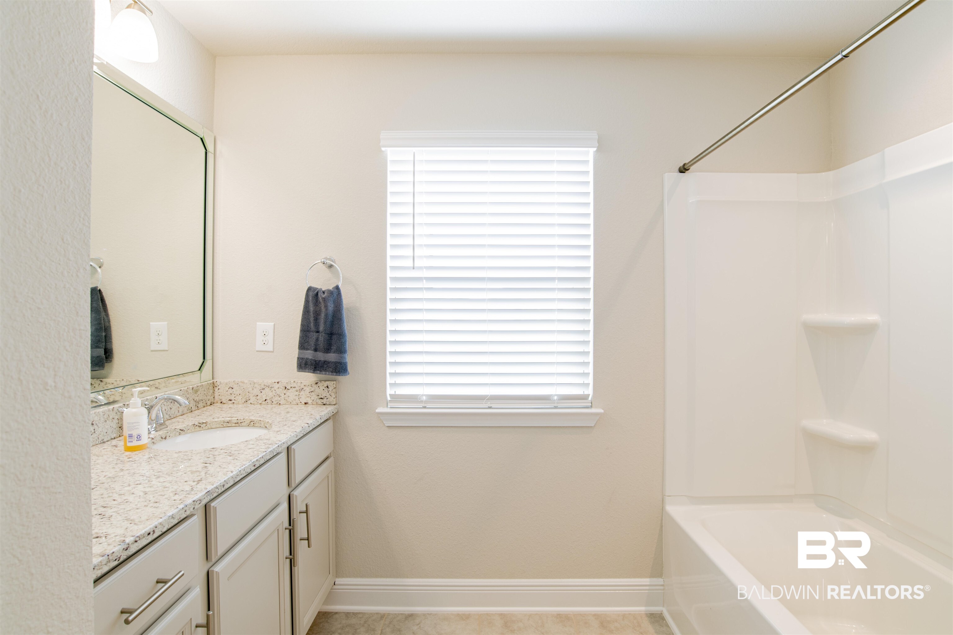 23921 Cottage Loop Orange Beach, AL 36561 - Photo 16 of 26 Jack-N-Jill Bath