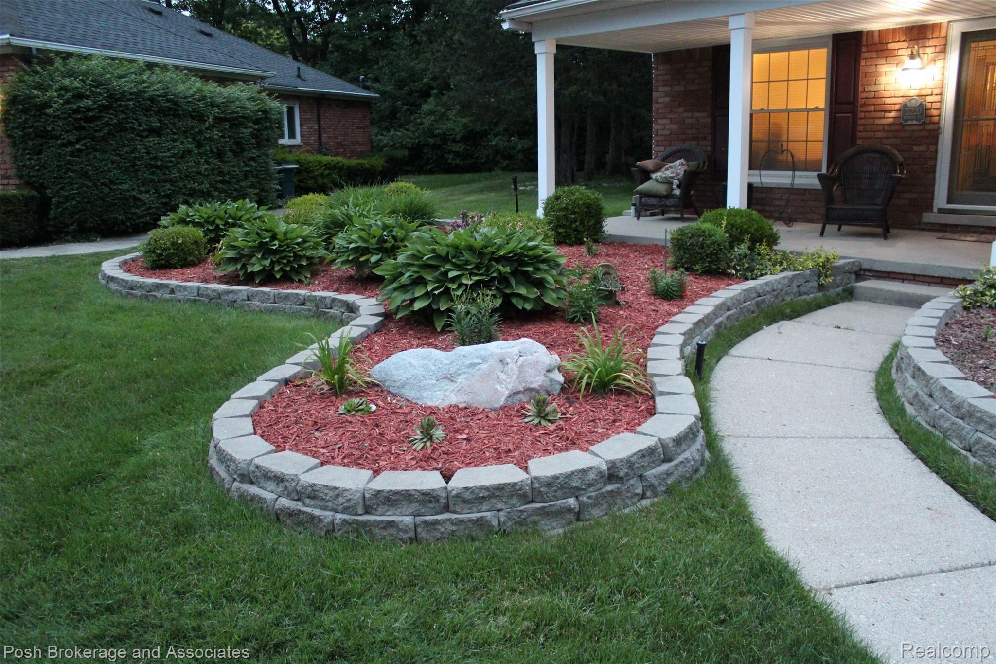 27220 Harvard Road Southfield, MI 48076 - Photo 62 of 72 Beautiful Landscape.jpeg