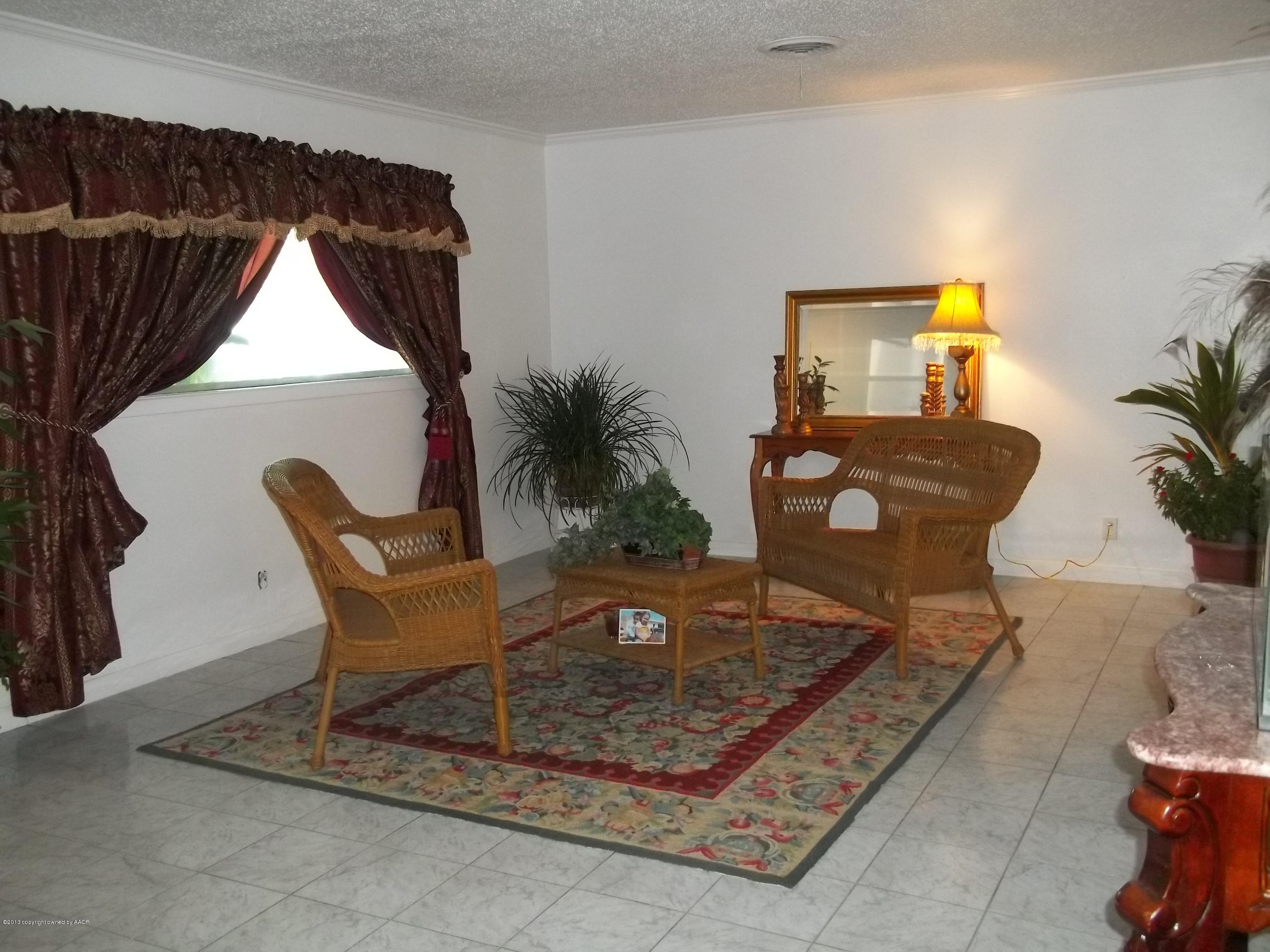 3307 Kingston Road Amarillo, TX 79106 - Photo 3 of 44 Living room c