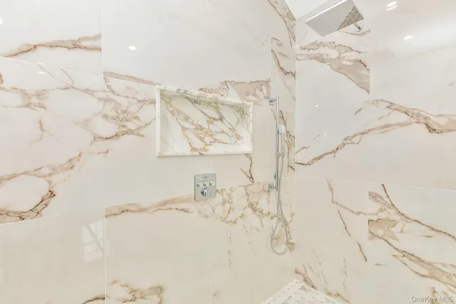 $2,825,000 | 66 Peters Lane, Westhampton Beach, NY 11978