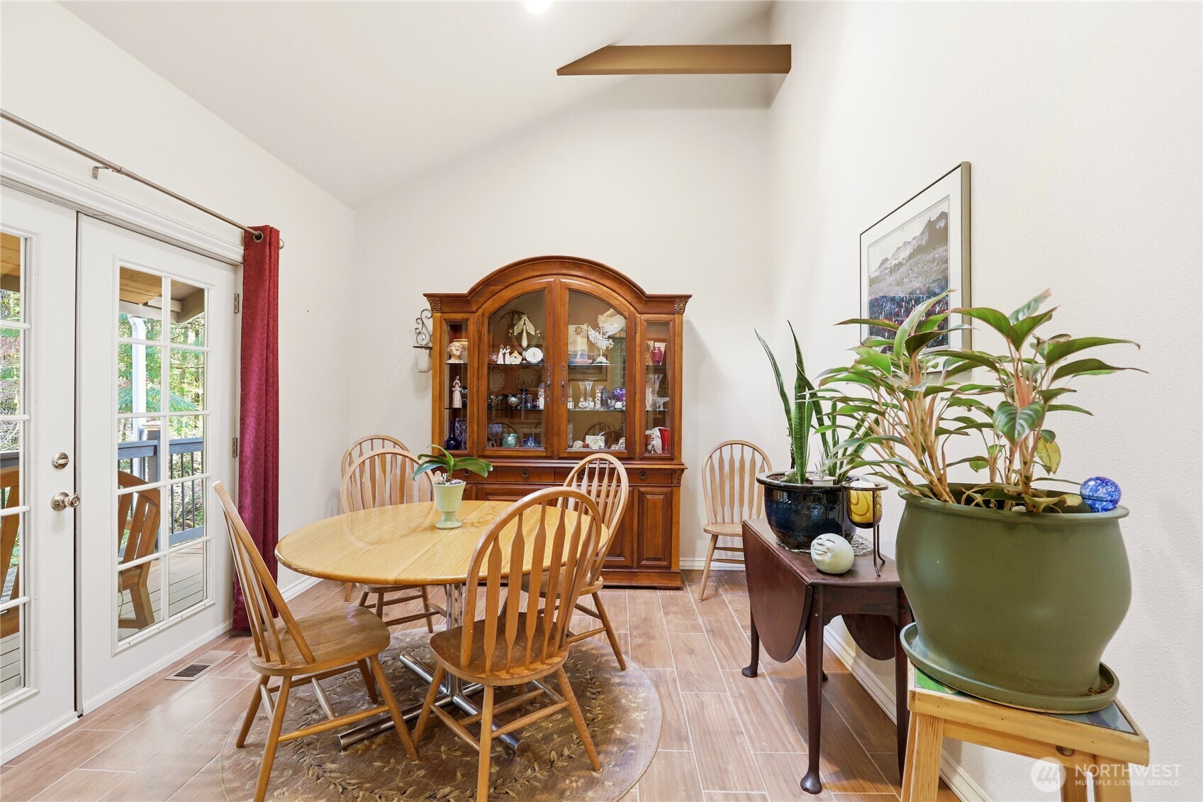 21 East Michelle Court Union, WA 98592 - Photo 4 of 33 a dining room with furniture and window