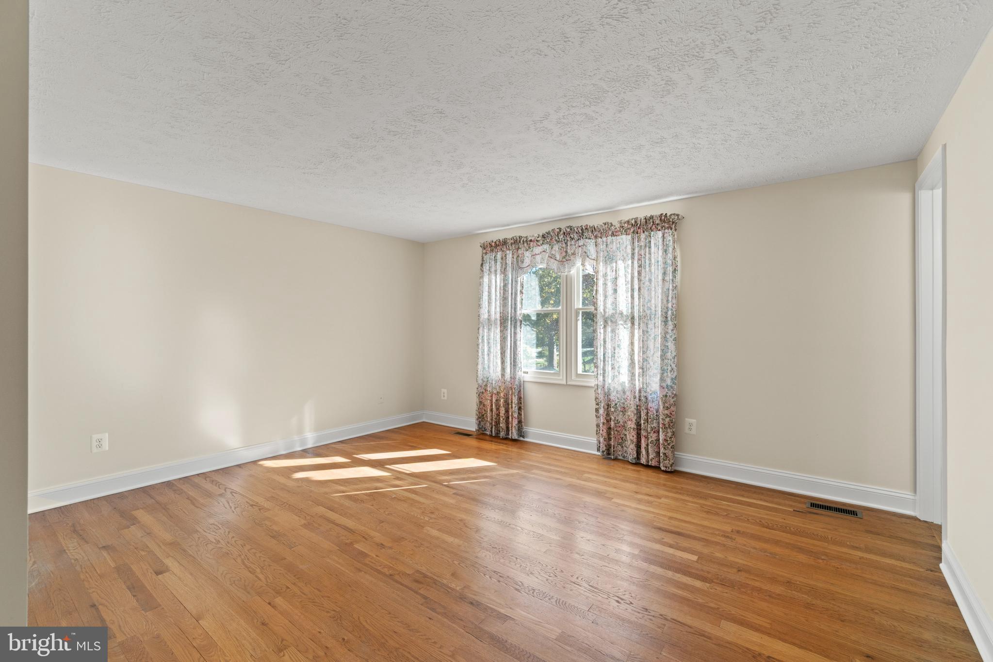110 Rector Street Sterling, VA 20164 - Photo 18 of 39 Gallery Image 18