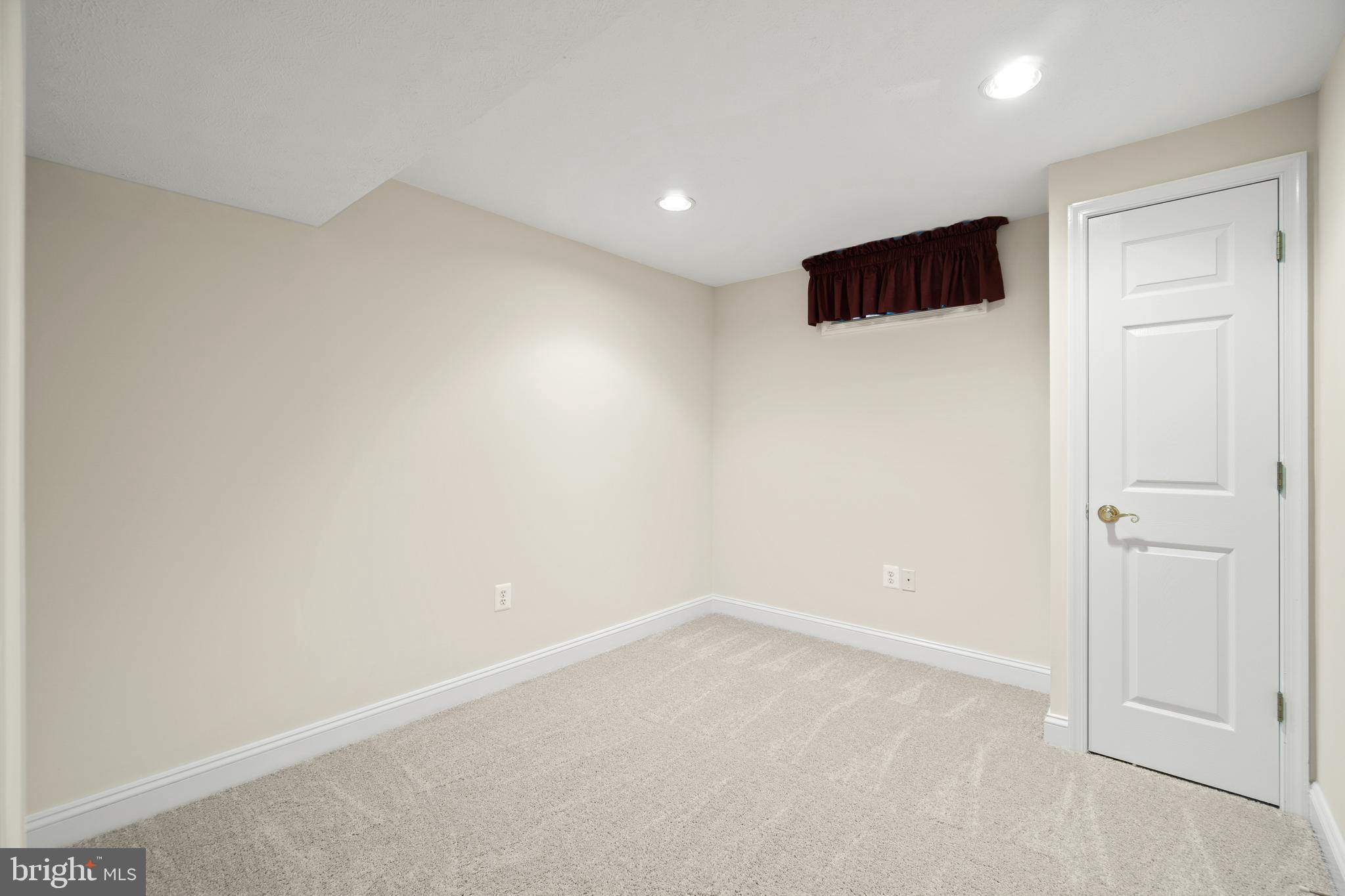 110 Rector Street Sterling, VA 20164 - Photo 30 of 39 Gallery Image 30