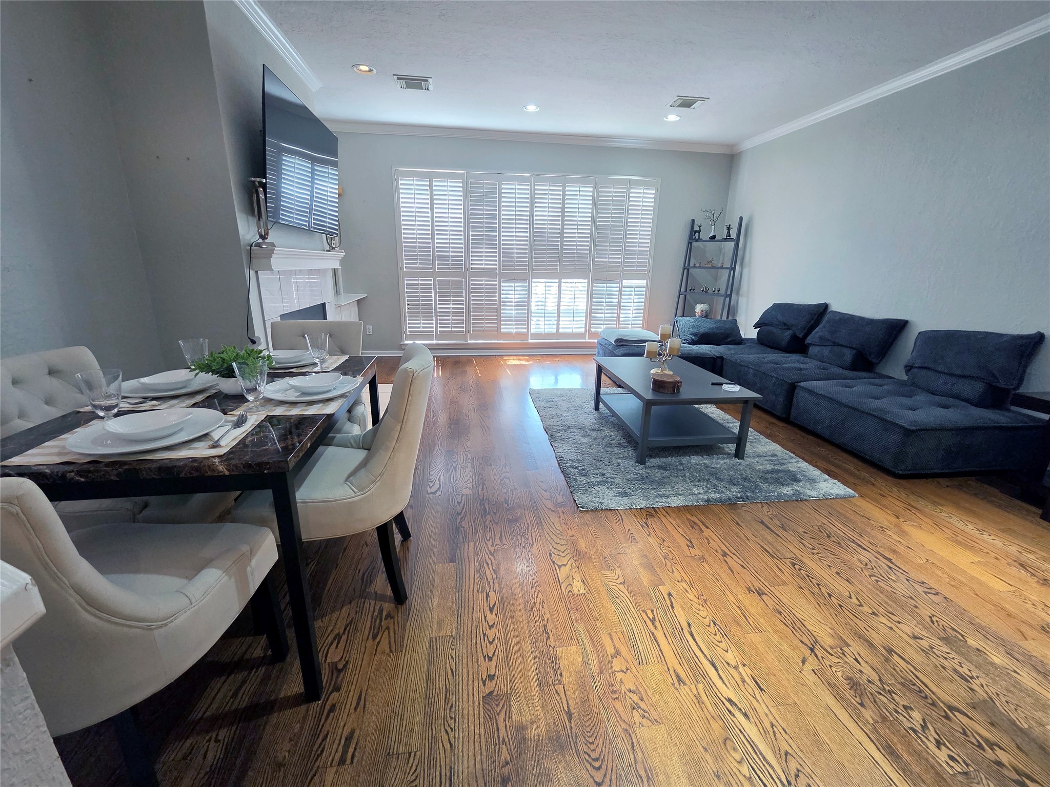4509 Hazard Street Houston, TX 77098 - Photo 7 of 19 Large, open living area
