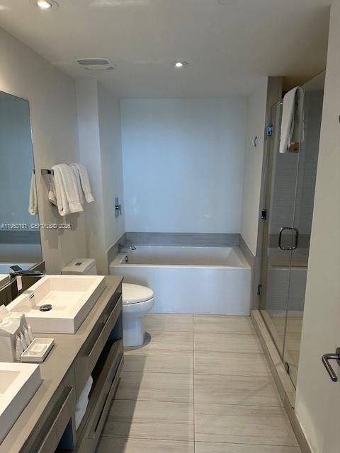 4010 South Ocean Drive, Unit R2702 Hollywood, FL 33019 - Photo 21 of 41 a bathroom with a bathtub and a toilet
