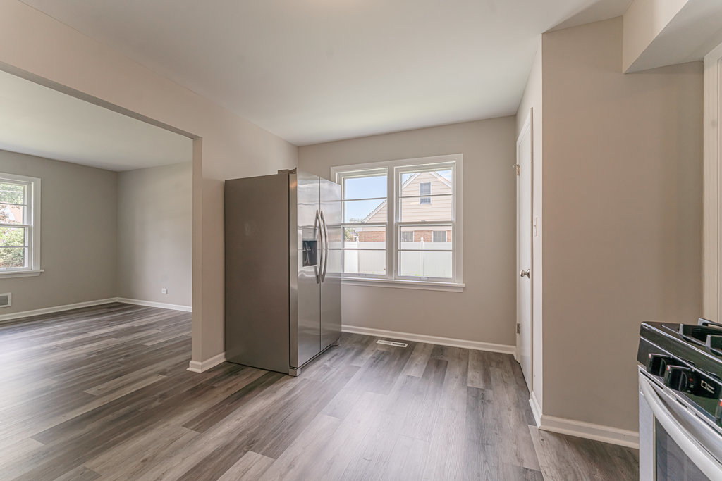 5813 West 109th Street Chicago Ridge, IL 60415 - Photo 7 of 36
