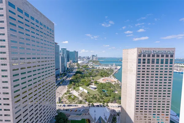 $3,000 | 325 South Biscayne Boulevard, Unit 3624, Miami, FL 33131