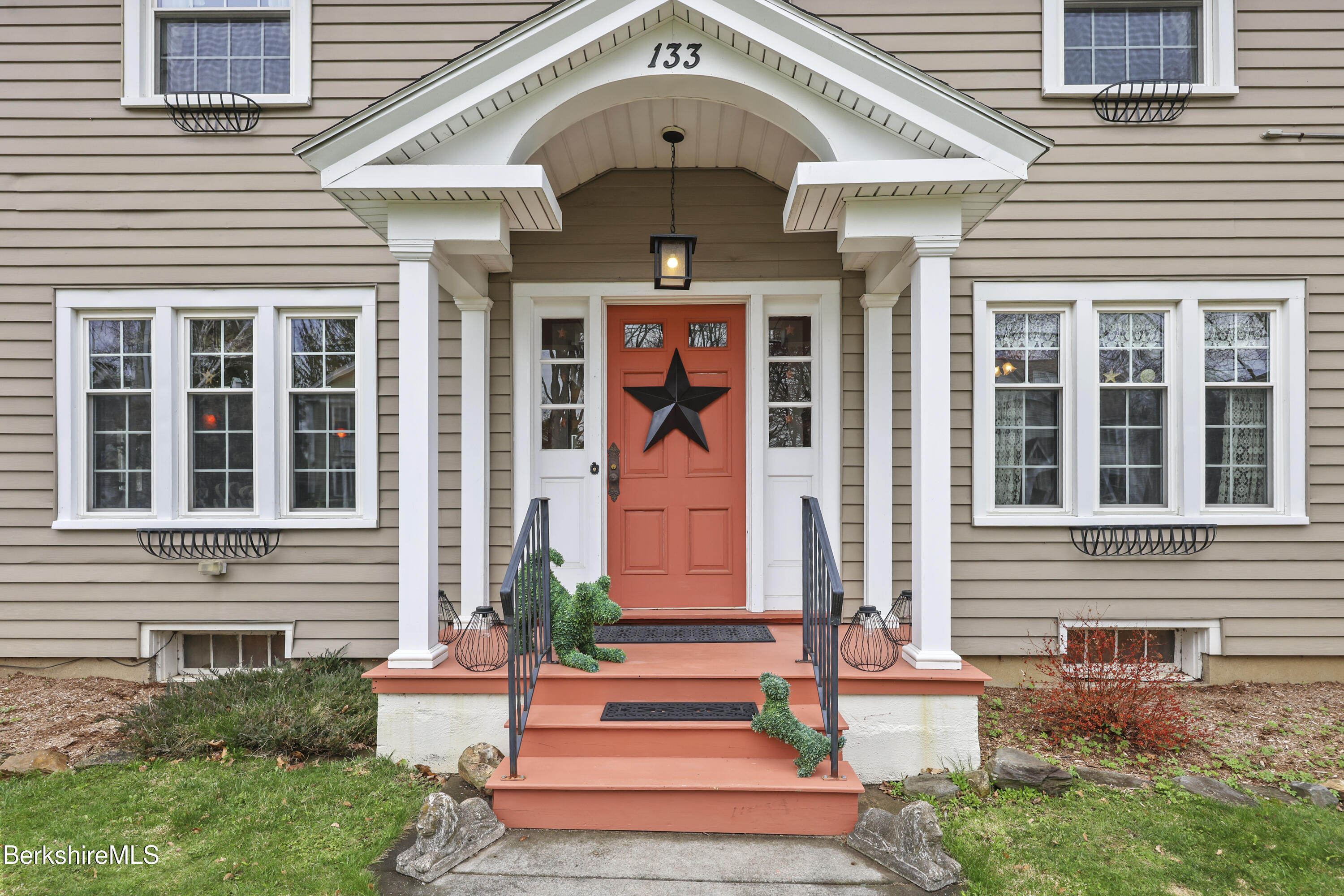 133 Pomeroy Avenue Pittsfield, MA 01201 - Photo 3 of 50 inviting front porch