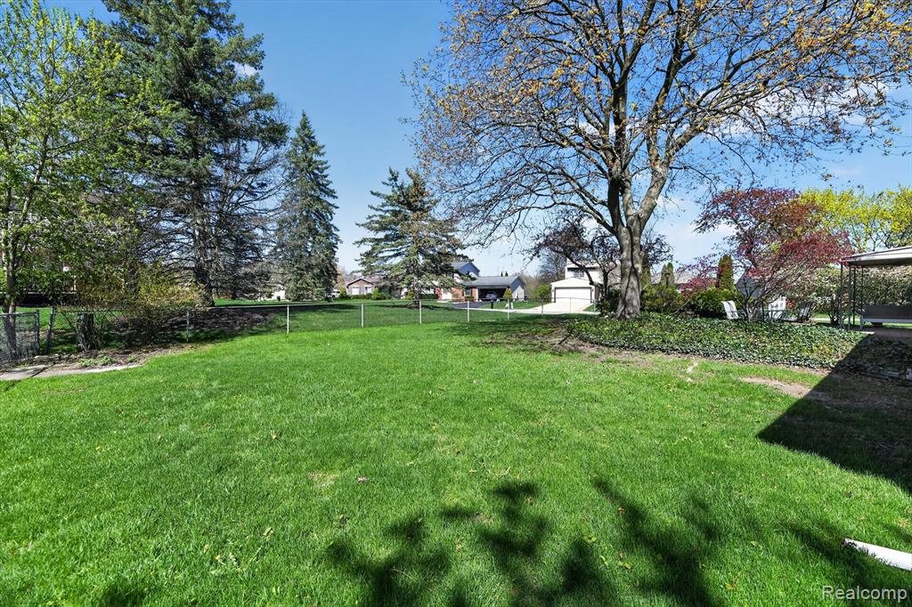 22797 Shadowpine Way Novi, MI 48375 - Photo 36 of 40 Gallery Image 36