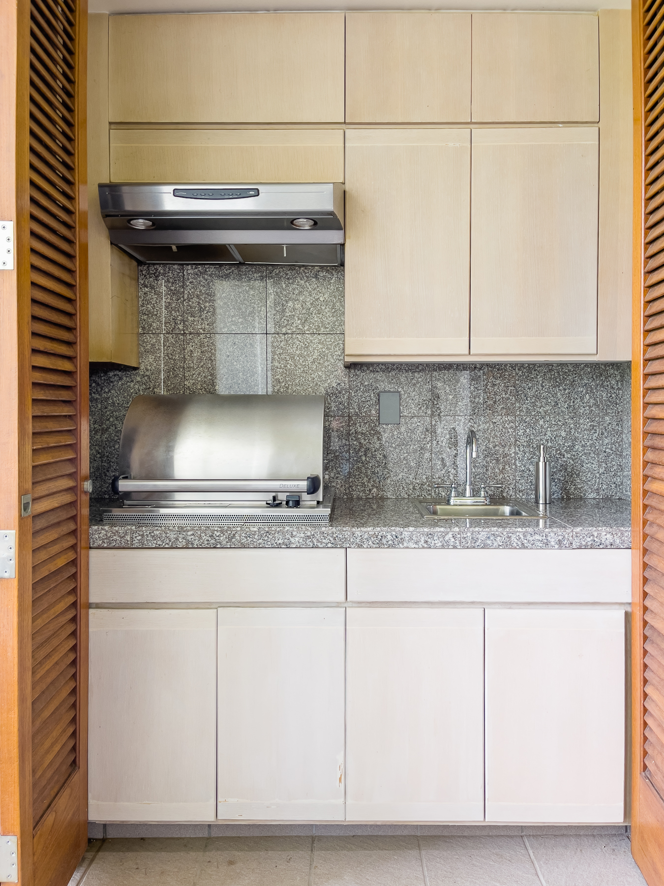 68-1375 Pauoa Road, Unit D3 Kamuela, HI 96743 - Photo 13 of 30 a kitchen with a sink and cabinets