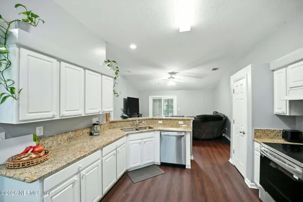 $2,400 | 832 Heritage Lakes Drive, Jacksonville, FL 32218
