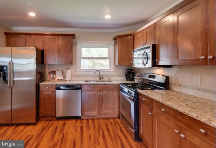 122 West Church Road Sterling, VA 20164 - Photo 12 of 18 Kitchen2