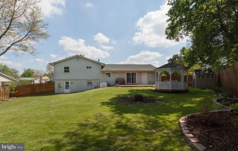 122 West Church Road Sterling, VA 20164 - Photo 15 of 18 Exterior (Rear)