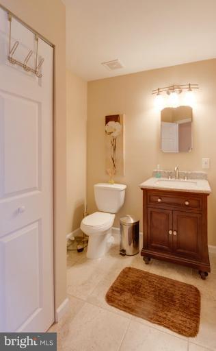 122 West Church Road Sterling, VA 20164 - Photo 16 of 18 Hall Bath